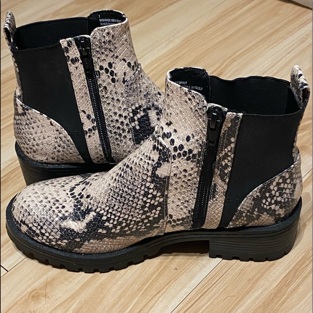 SNAKE SKIN BOOTS